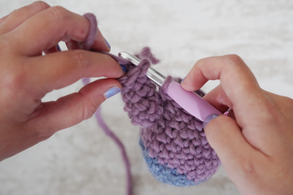 Comment attacher les bras au corps de votre amigurimi au crochet