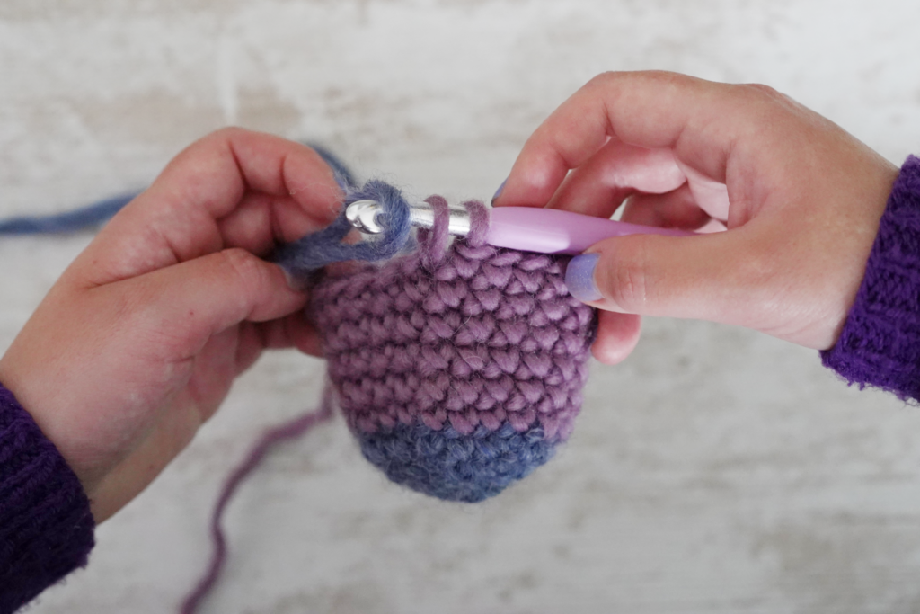 Invisible color change crochet tutorial. Amigurumi guide