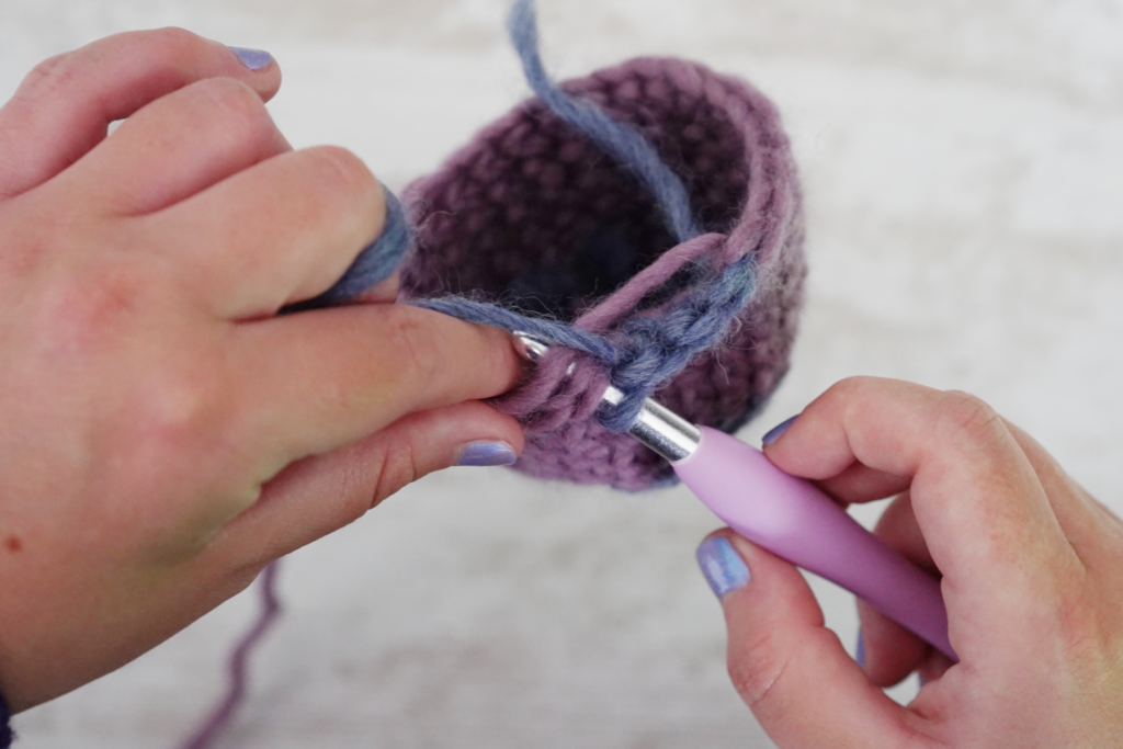 Invisible color change crochet tutorial. Amigurumi guide